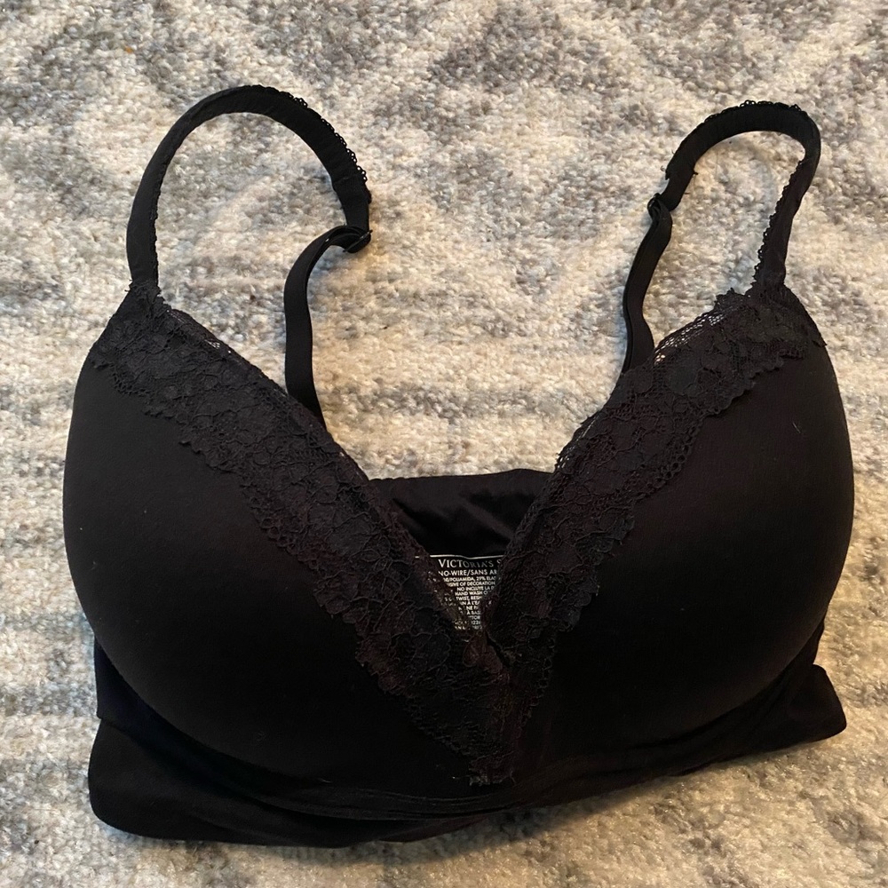 Victoria’s Secret padded no wire push up bra